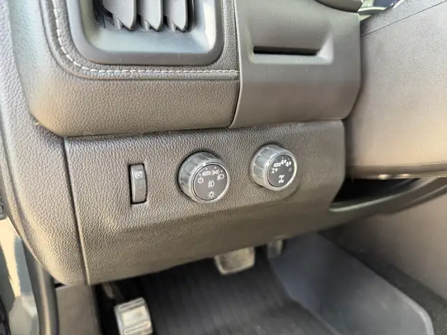 2017 GMC Canyon 4WD SLE - Photo 14