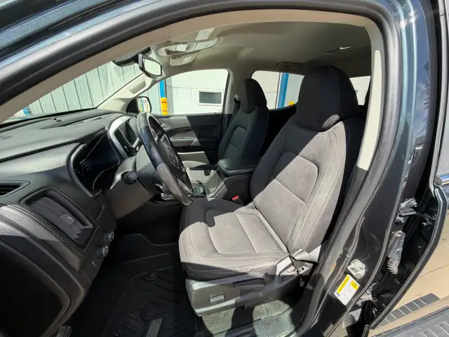 2017 GMC Canyon 4WD SLE - Photo 15