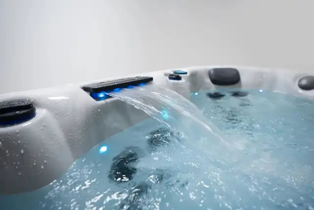 ORION HOT TUB FOR SALE - Photo 3