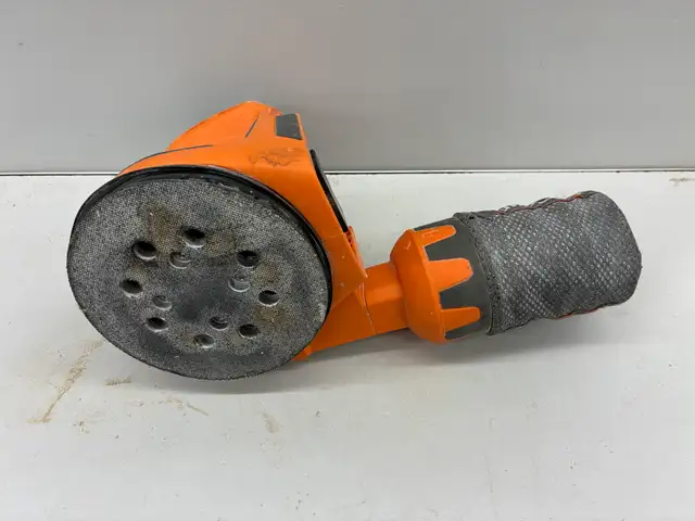 Ridgid R8606 18V Sander - Photo 3