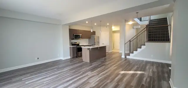 Best Value! Rent 3 bedrooms, 2.5 Bath House in Kingston West - Photo 4