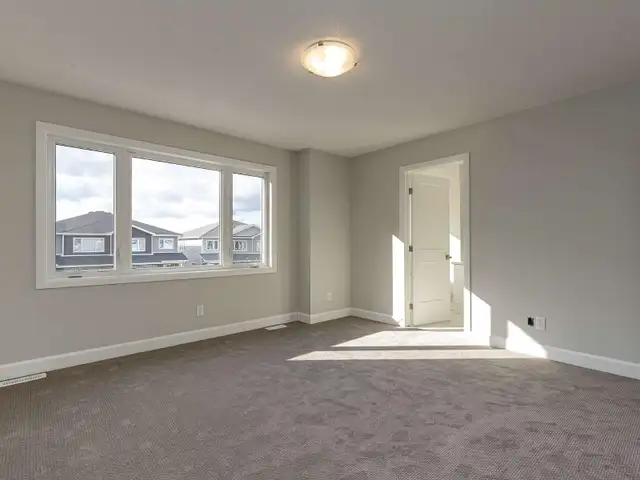 Best Value! Rent 3 bedrooms, 2.5 Bath House in Kingston West - Photo 8