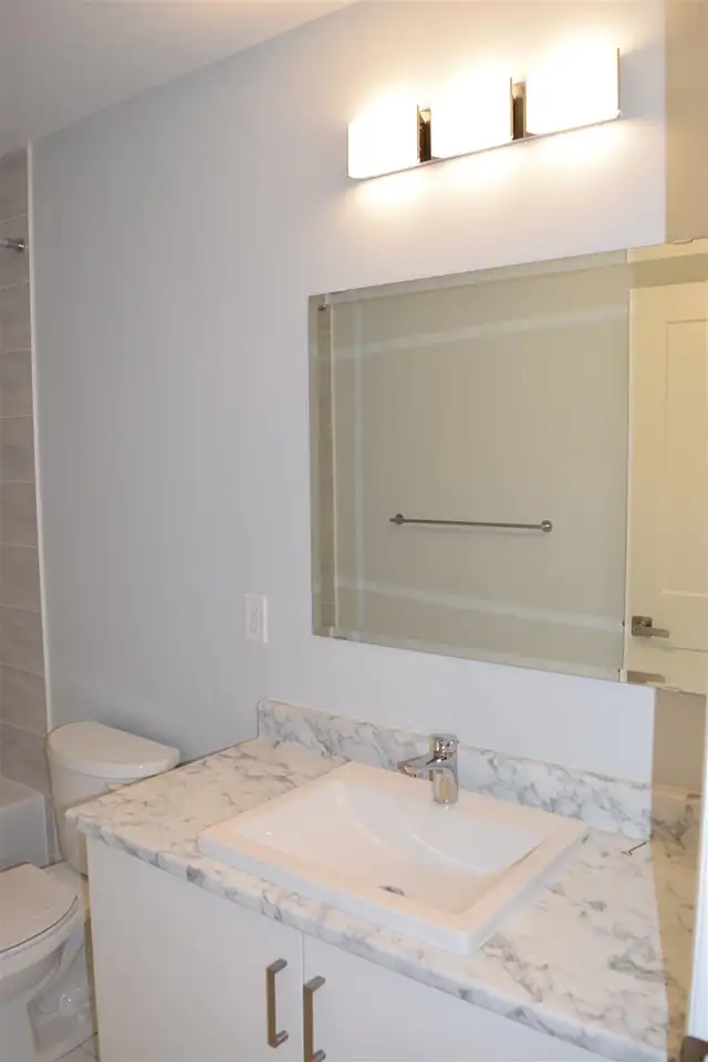 Best Value! Rent 3 bedrooms, 2.5 Bath House in Kingston West - Photo 9