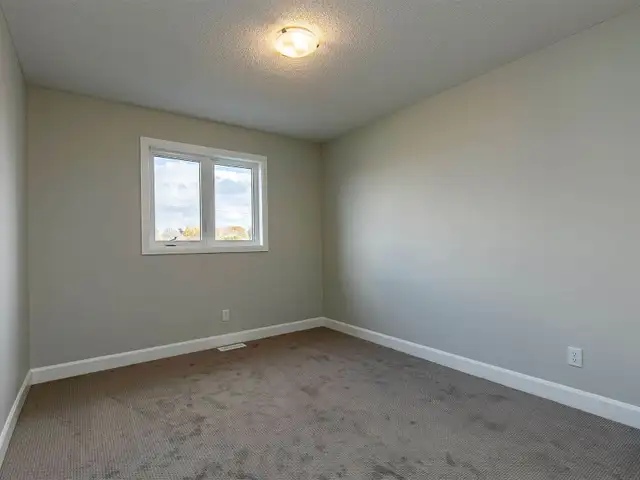 Best Value! Rent 3 bedrooms, 2.5 Bath House in Kingston West - Photo 10