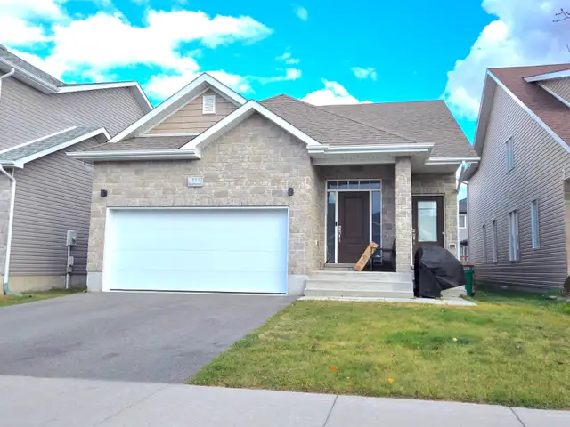 Inclusive Rent! 3 bedrooms 2 Bathrooms Upper level Kingston West