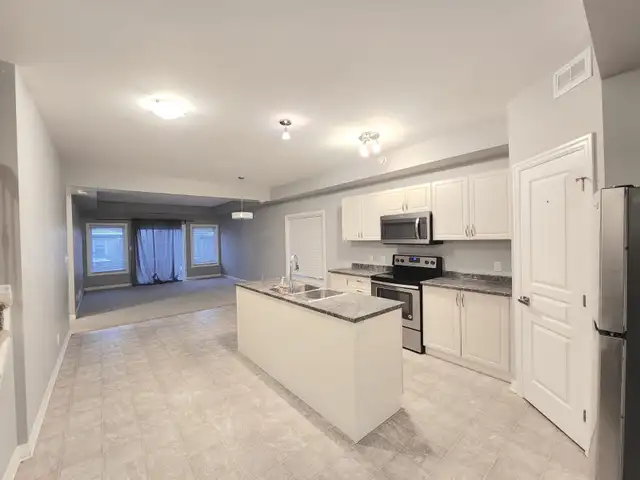Inclusive Rent! 3 bedrooms 2 Bathrooms Upper level Kingston West - Photo 2
