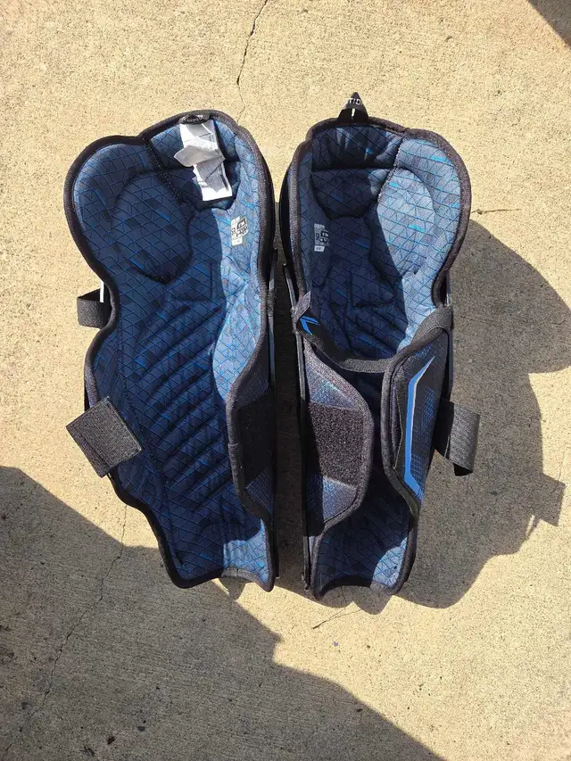 Bauer Sr 15' Shin pads - Photo 2