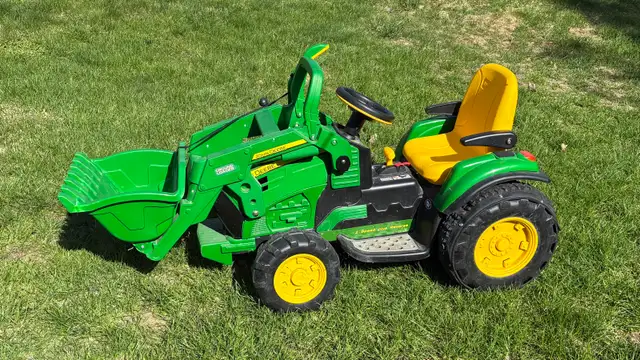 kids ride on 12 volt John Deere tractor