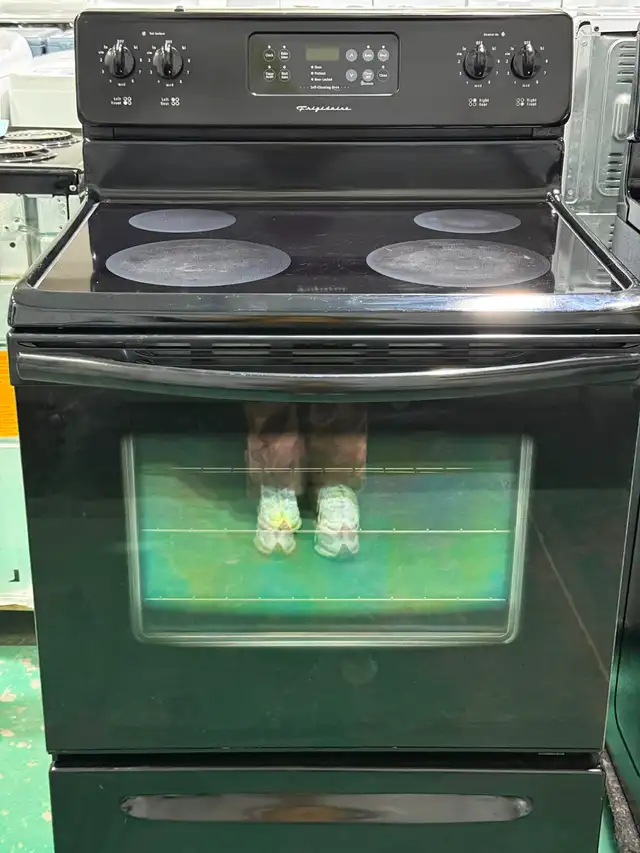 Reconditioned Frigidaire Glass Top Stove $398