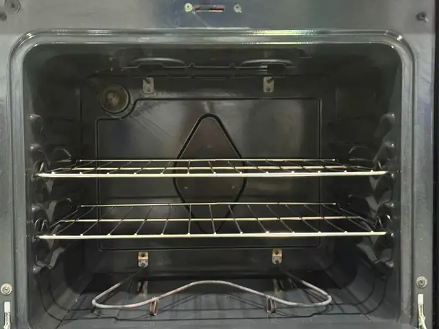Reconditioned Frigidaire Glass Top Stove $398 - Photo 5