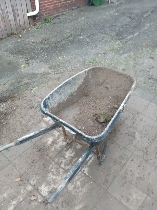 CHEAP  LABOUR! (CONSTRUCTION, GARDENING, ETC) 647-571-9326