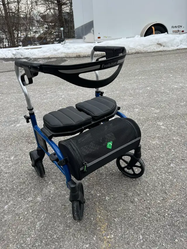 EVOLUTION WALKER ROLLATOR: DELIVERY INCLUDED