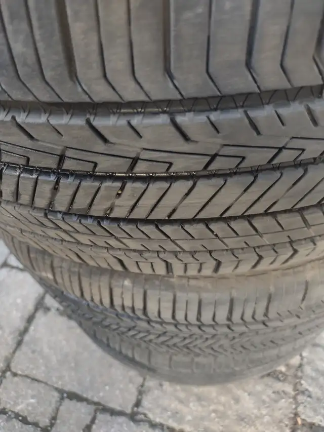 3 pneus Hankook Ventus 235-45R18 excellent état.