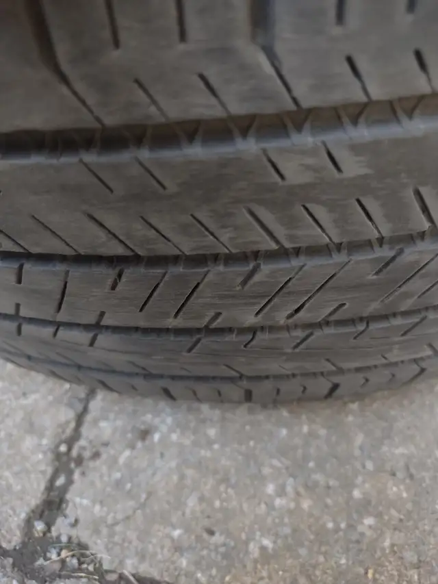 3 pneus Hankook Ventus 235-45R18 excellent état. - Photo 3