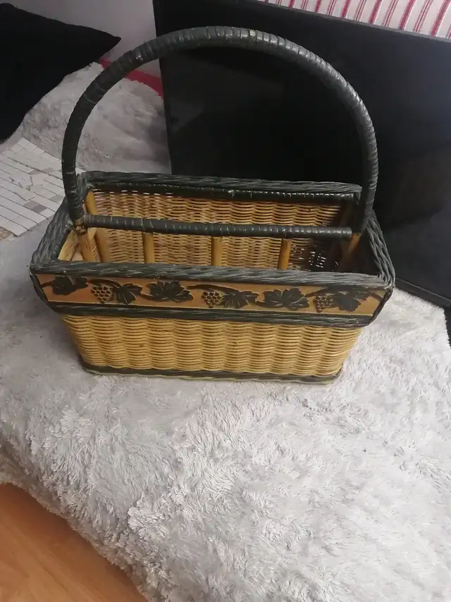 Straw baskets $4 each - Photo 4