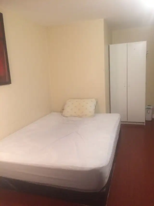 800 1st June Rent Room Eglinton /Martingrove incl laundry, utili