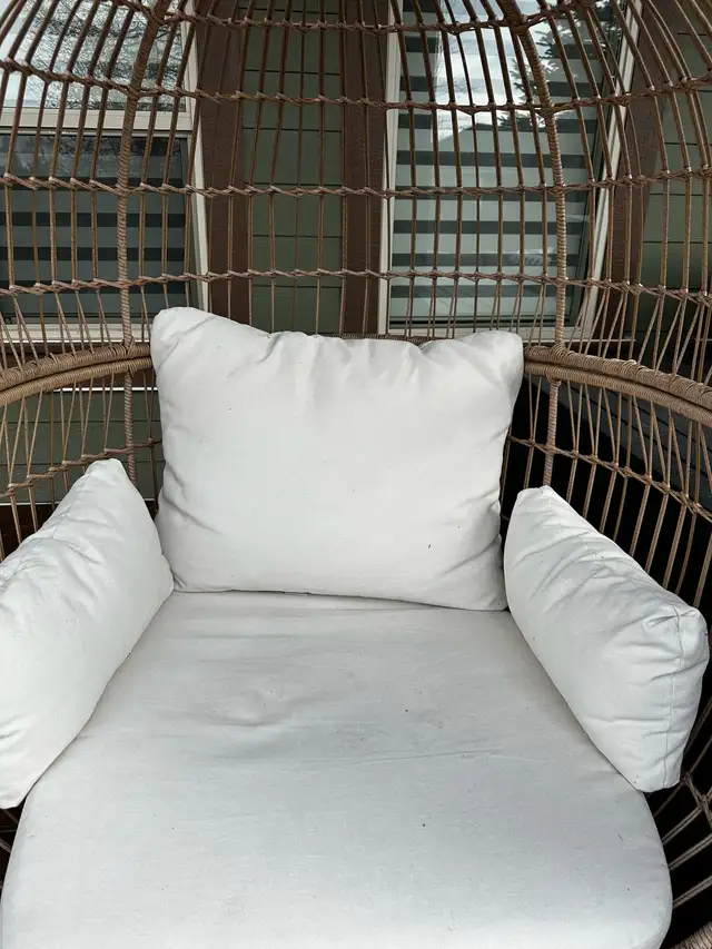 Outdoor Chair - Covered egg style - Photo 2