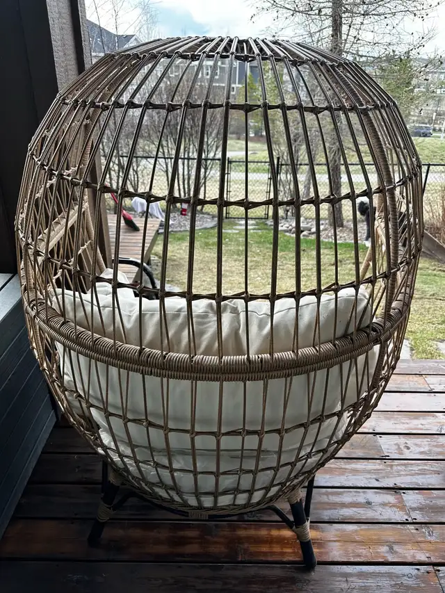 Outdoor Chair - Covered egg style - Photo 3
