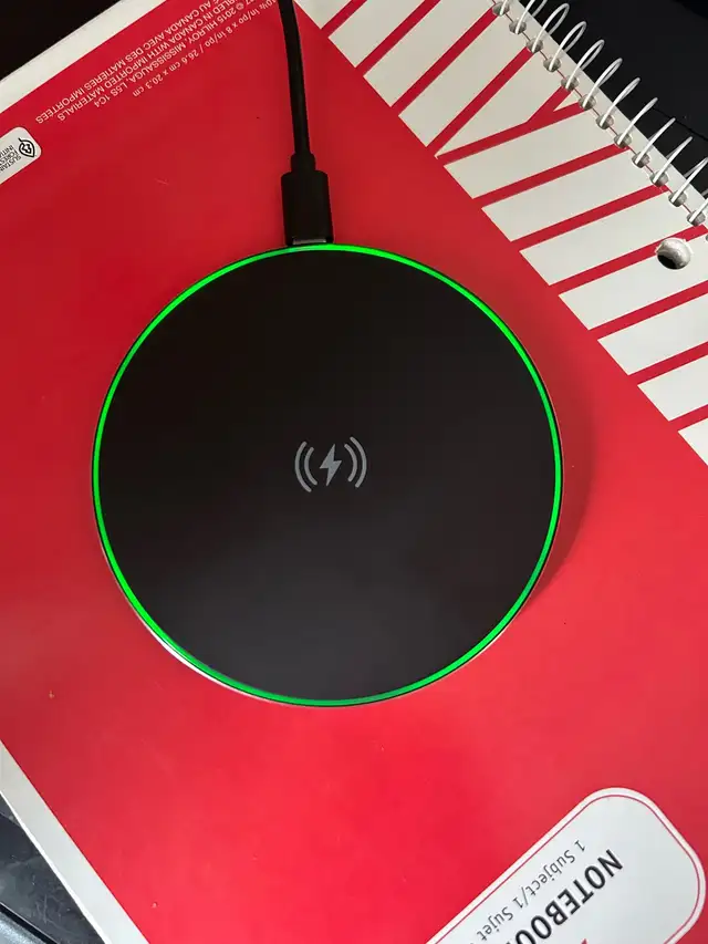 Wireless Phone Charger (25 W) - Photo 3