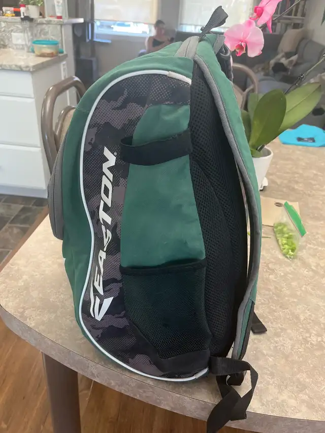 Easton Youth Baseball Backpack - Photo 2
