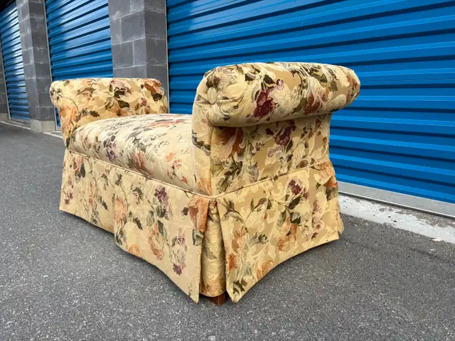 Settee / Bench for end of Bed. - Photo 2