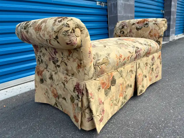Settee / Bench for end of Bed. - Photo 3