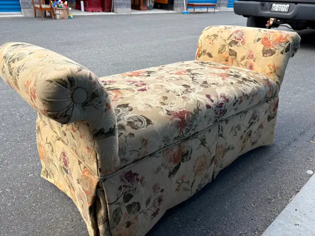 Settee / Bench for end of Bed. - Photo 8