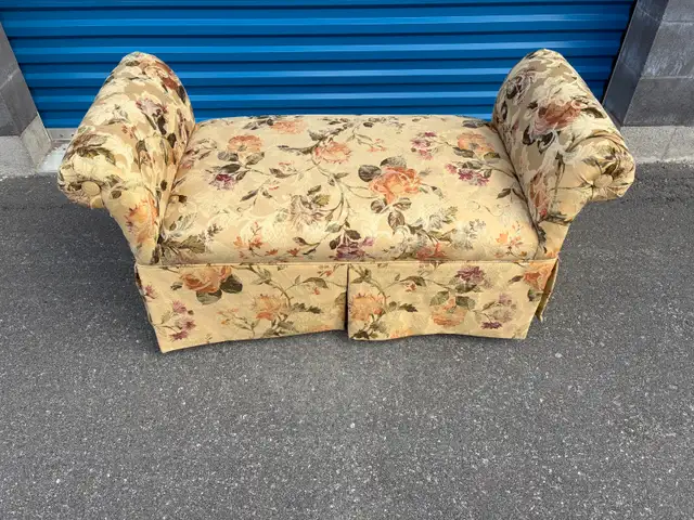 Settee / Bench for end of Bed. - Photo 9