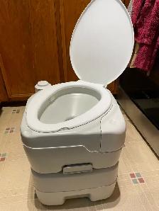 toilette portative de camping en coin - Photo 2