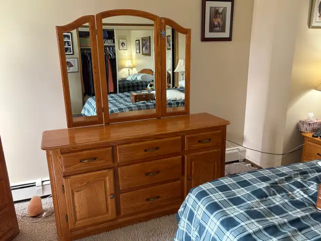 Solid Oak Bedroom Suite - Photo 5