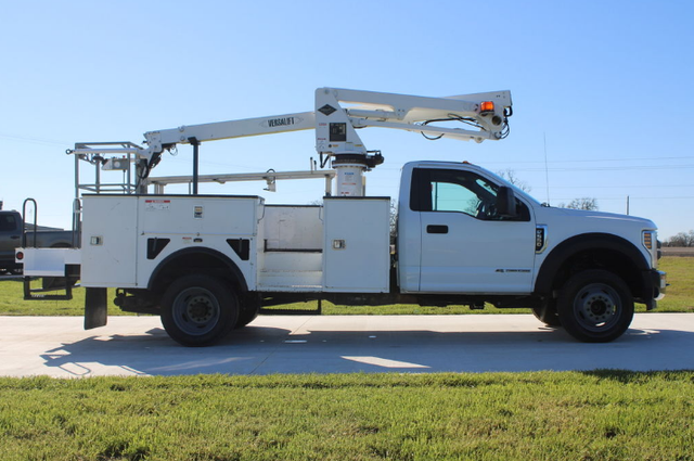 2018 Ford F550 Versalift STP-36-NE Bucket Truck - Photo 2