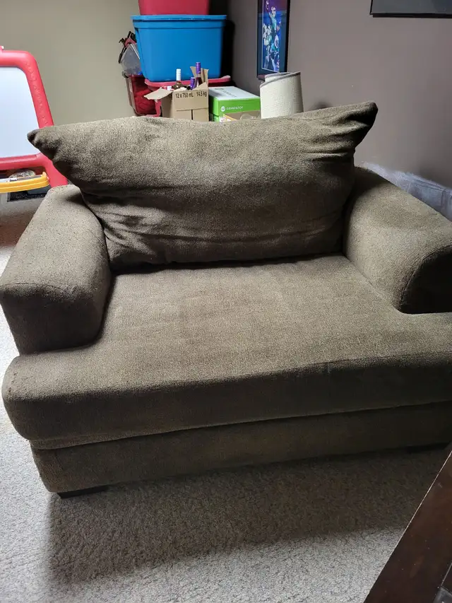FREE — Oversized Chair