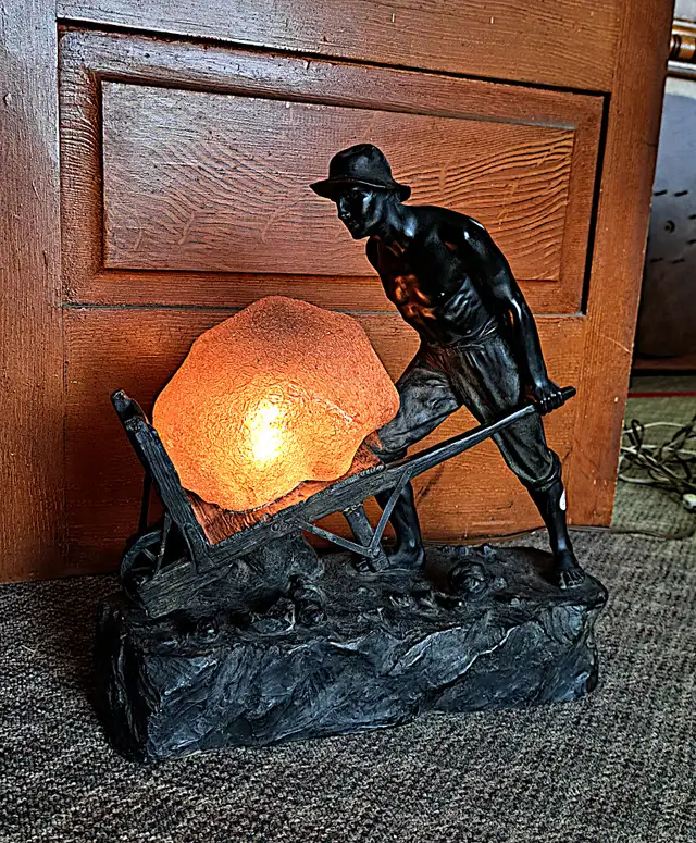 ANTIQUE ART DECO TERRACOTTA LIGHT UP COAL MINER STATUE - Photo 3