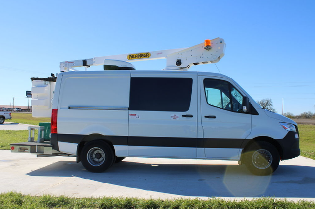 2024 Mercedes 3500XD PALFINGER ETT-29-SNV Bucket Truck - Photo 2