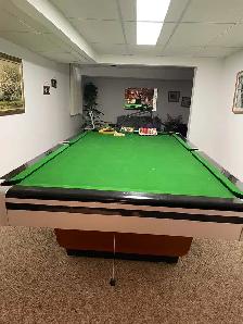 For Sale : Fleetwood 5 x 10 pool table with 3 piece slate bed.