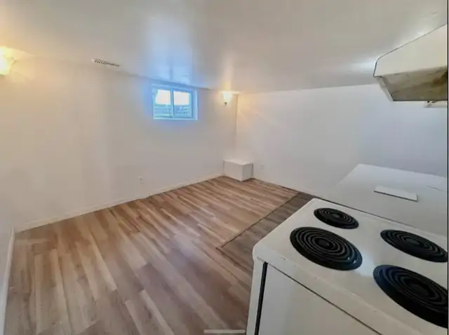 Small 2 Bedroom basement unit for rent - Photo 4