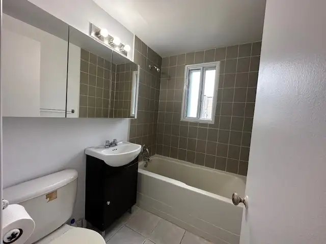Lager 4 1/2 hardwood floors apartment in Lachine for Rent !! - Photo 6