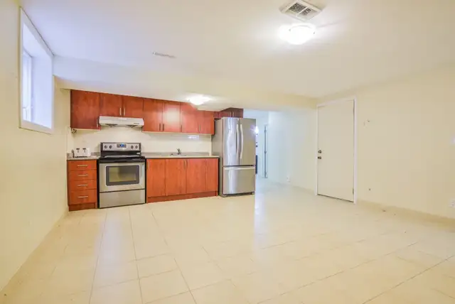 student Rental - Photo 3