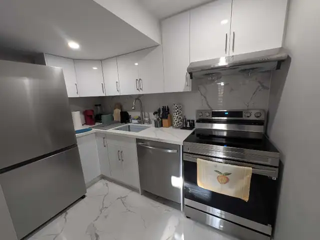 Private Furnished Room for rent near Square one, Heartland