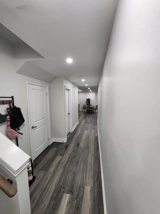 1000 sq. ft New 2 bedroom 9 ft ceiling basement apartment - Photo 5