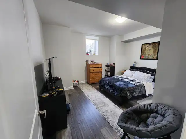 1000 sq. ft New 2 bedroom 9 ft ceiling basement apartment - Photo 7
