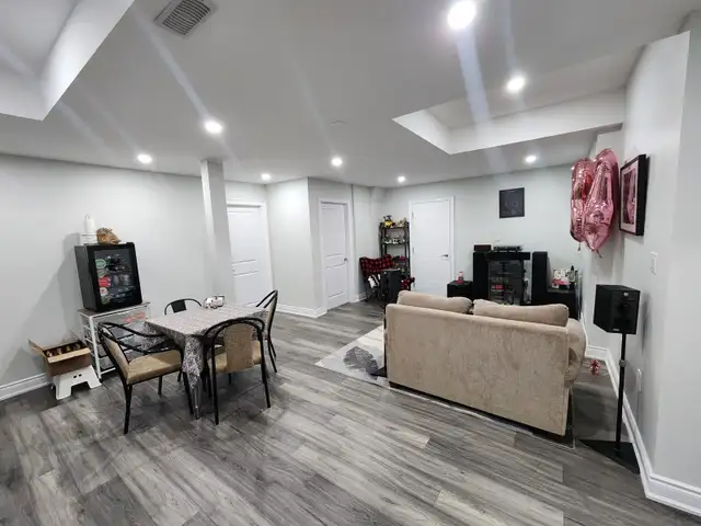1000 sq. ft New 2 bedroom 9 ft ceiling basement apartment - Photo 9