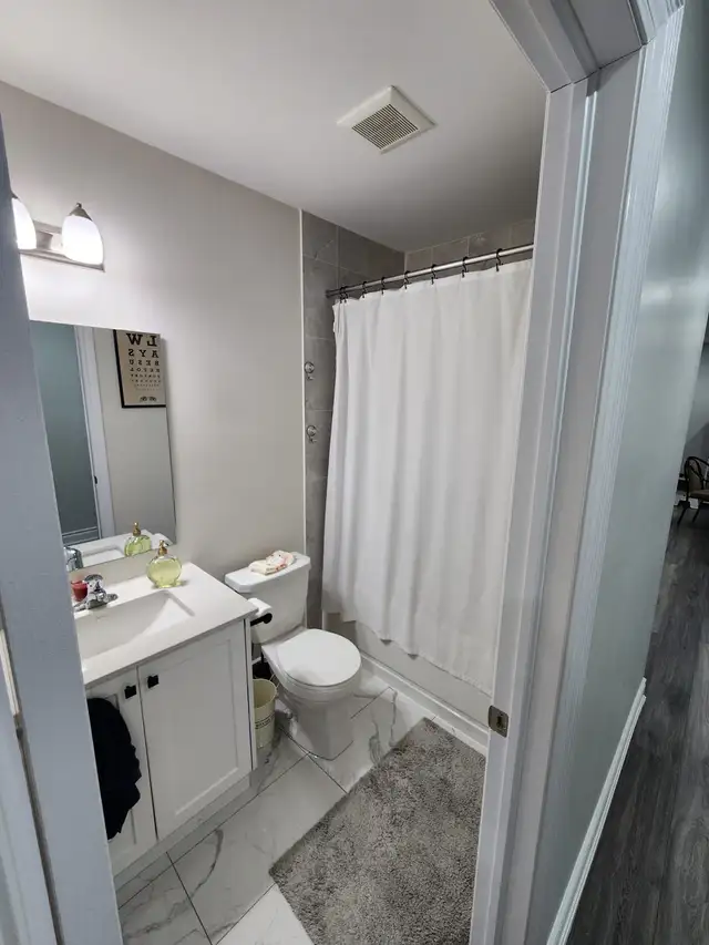1000 sq. ft New 2 bedroom 9 ft ceiling basement apartment - Photo 10