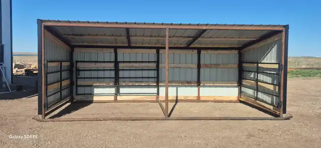 Horse shelter - Photo 2