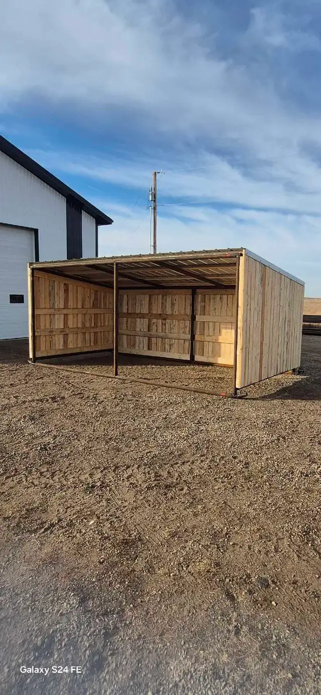Horse shelter - Photo 4