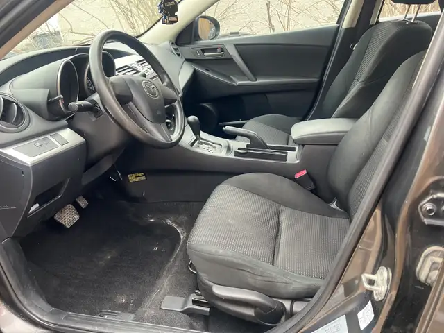 Mazda 3 sedan - Photo 7