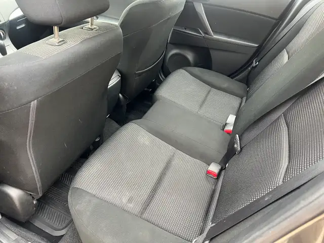 Mazda 3 sedan - Photo 9