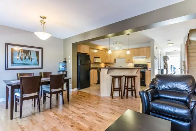 Spacious 3-Bedroom Townhouse with Garage for Rent in Gatineau - Photo 3