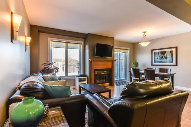 Spacious 3-Bedroom Townhouse with Garage for Rent in Gatineau - Photo 4