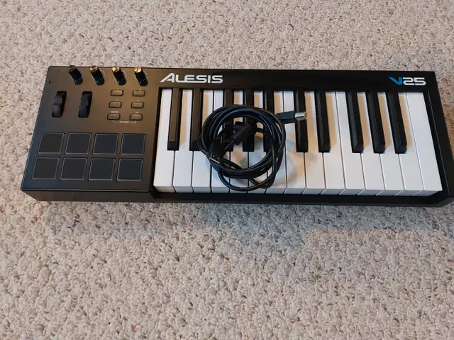 ALESIS V25 MIDI CONTROLLER!!